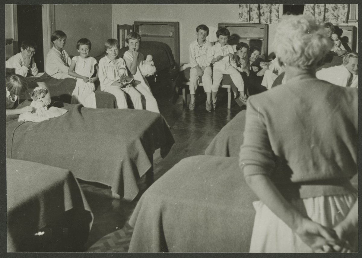 [Little girls at Melbourne Orphanage, Brighton, Vic.?] (1920–50)