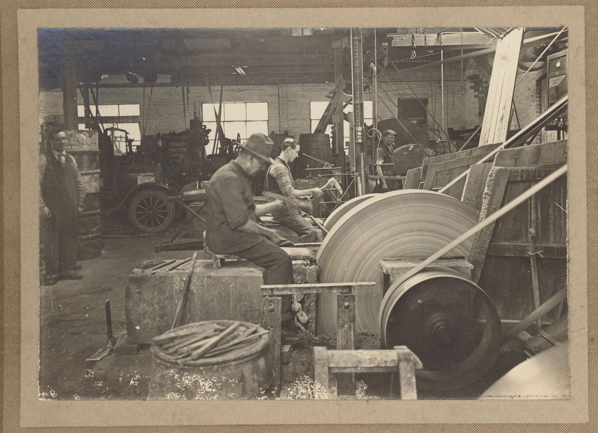 [Grinding wheels at W. H. Blakeley and Co., 13-17 Little Lonsdale Street, Melbourne], Melbourne City (c. 1924)