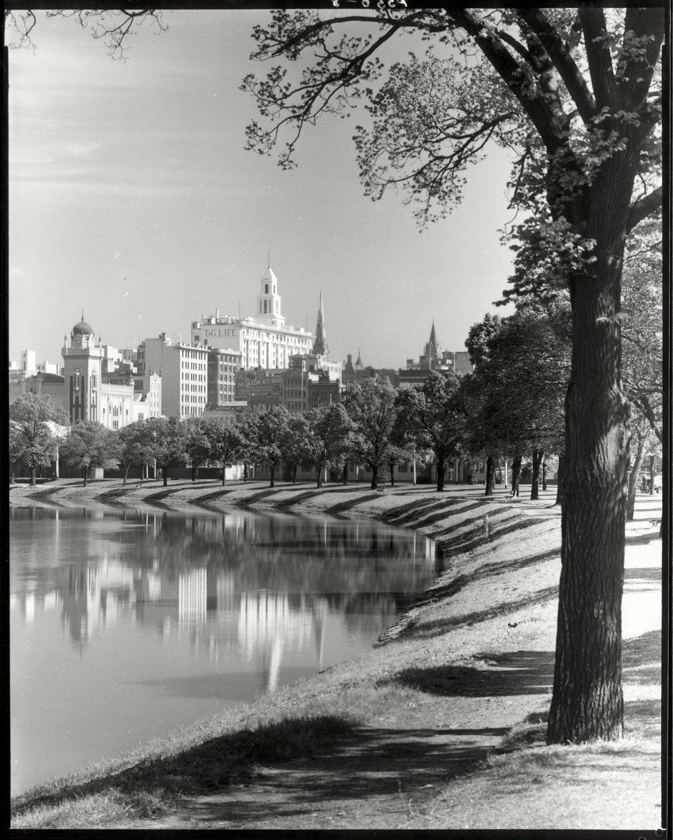 [Yarra River and Melbourne skyline] (1939–40)