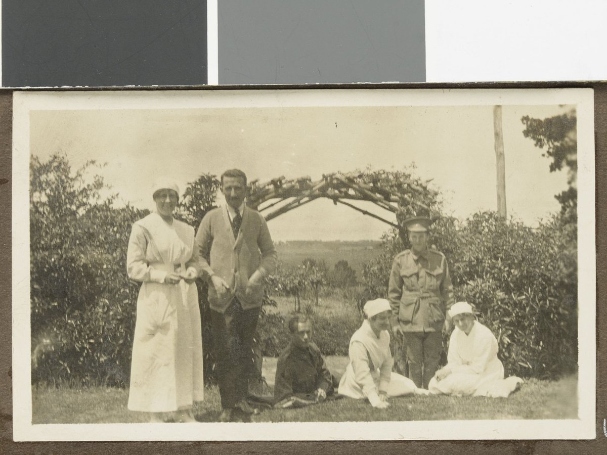 Soldiers and nurses, Hethersett Private Repatriation Hospital, Burwood, Vic (1914–20)