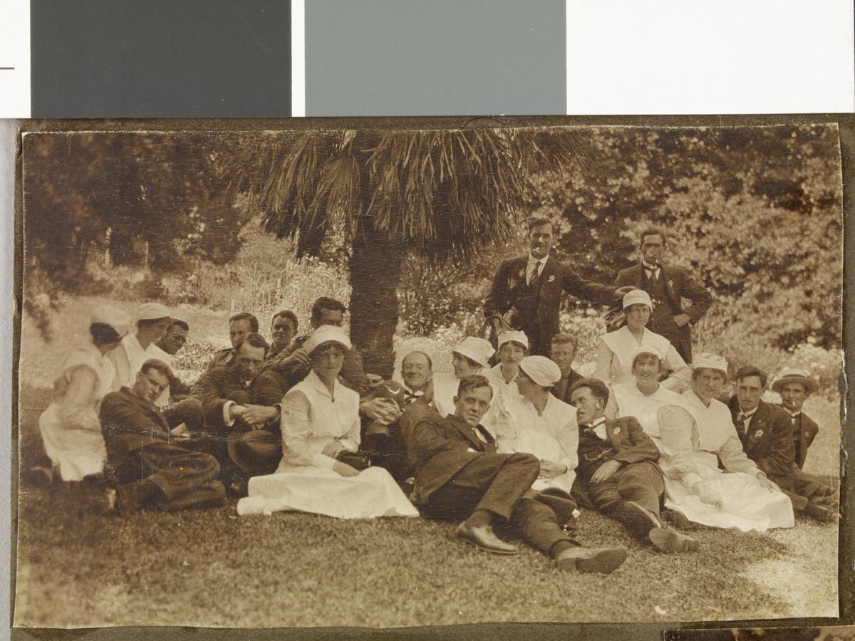 [Unidentified soldiers and nurses, Hethersett Private Repatriation Hospital, Burwood, Vic.] (1914–20)