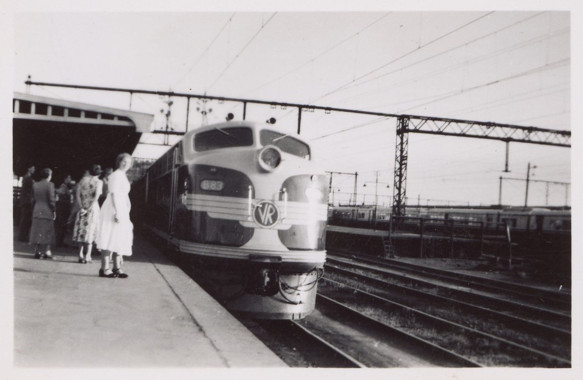 [Diesel electric locomotive at Spencer Street station], Melbourne City (1953)