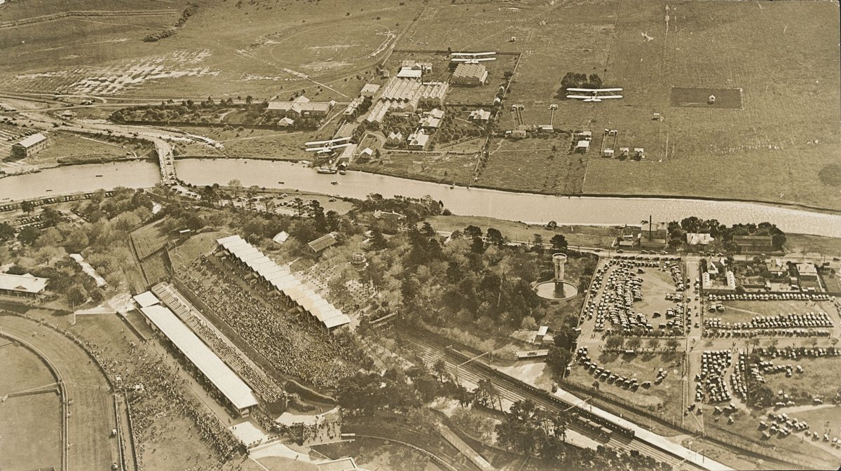 Aerial view of Flemington Racecourse (1930–40)