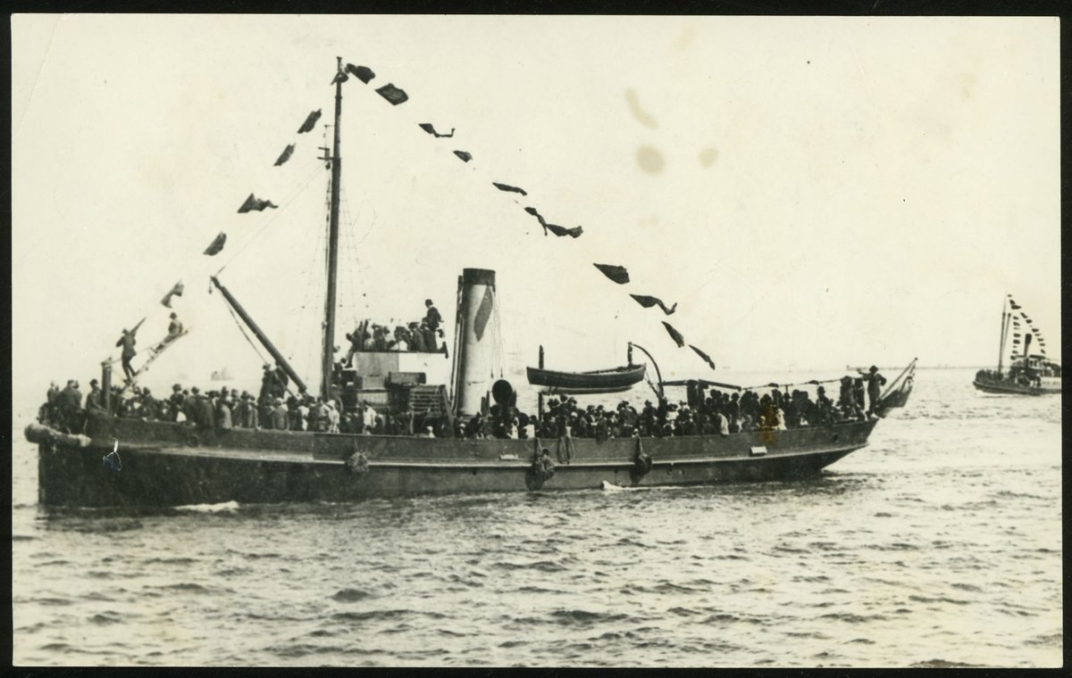 Steam tugs, Agnes & Minah, off Williamstown during the visit of The Duke of York (1945–50)