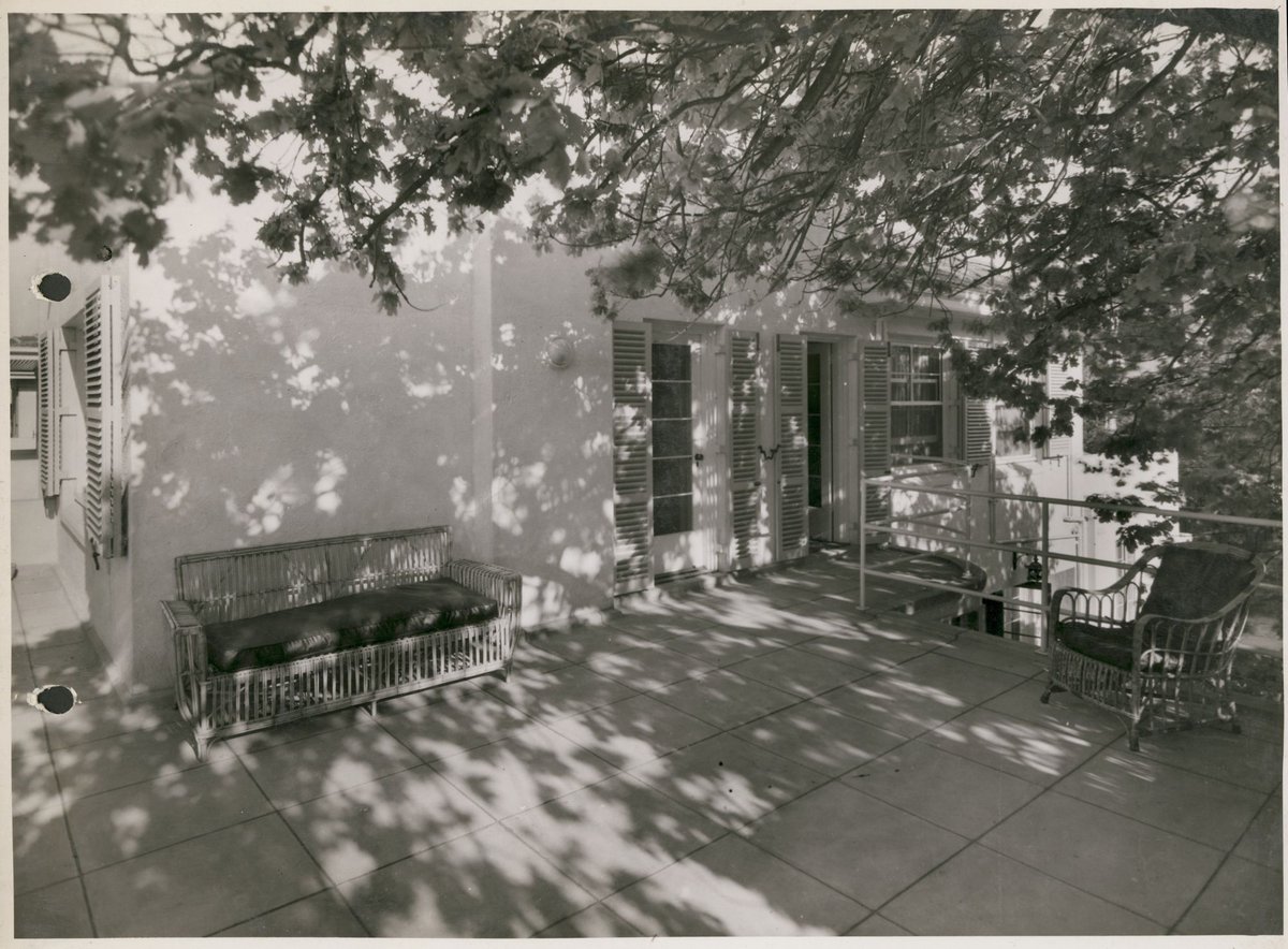 Residence of Mrs Reginald Flack Domain Road South Yarra Vic, Melbourne City (1938)