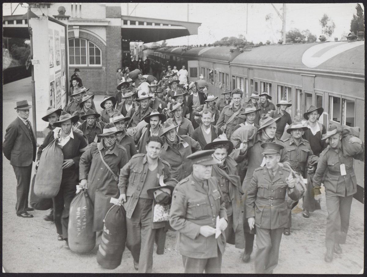 Australian wounded from Northern battle areas arriving at Heidelberg Station, [Vic.] (1943)