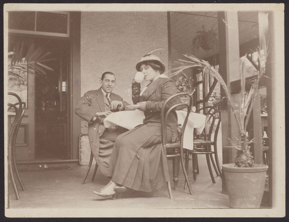 Having tea in the Melbourne Botanical Gardens, Melbourne City (1913–14)