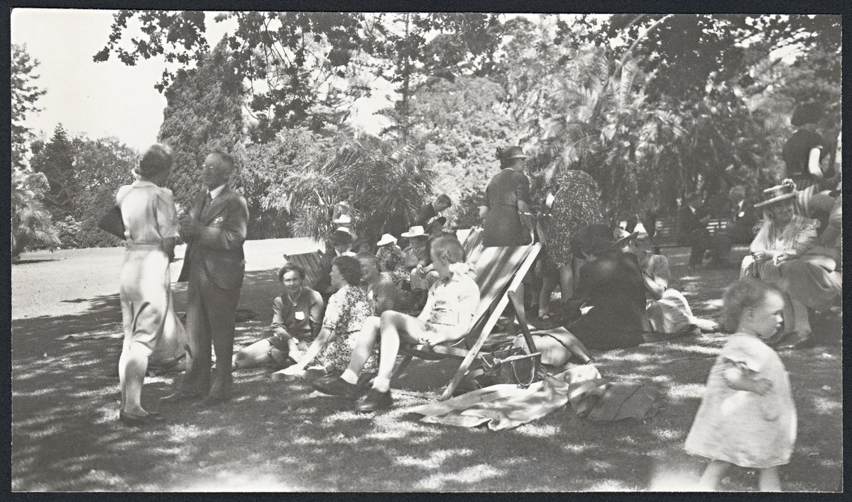 Society of Friends' picnic, Melbourne Botanic Gardens, Melbourne City (1943)