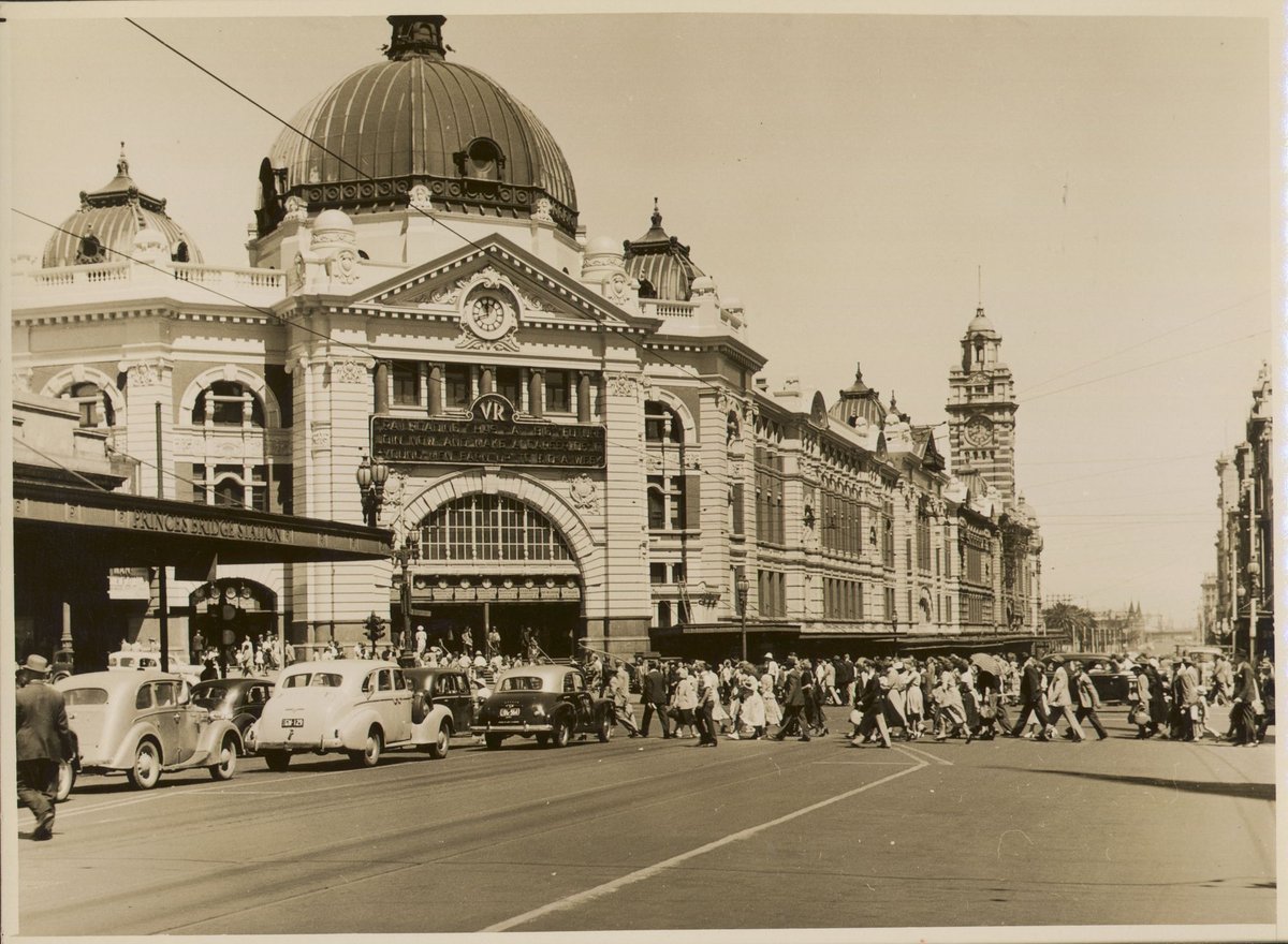 Flinders Street Railway Station, Melbourne, Vict, Melbourne City (1950)
