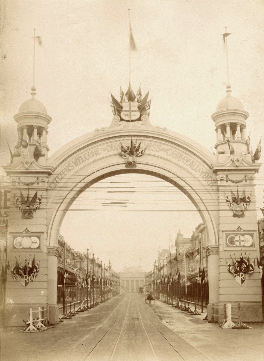 Decorations and Citizens Arch in Bourke Street, Melbourne, for the Royal visit and opening of first Parliament, Melbourne City (c. 1901)