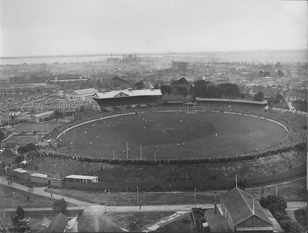Aerial view of South Melbourne Cricket Ground, East Melbourne (1920–40)