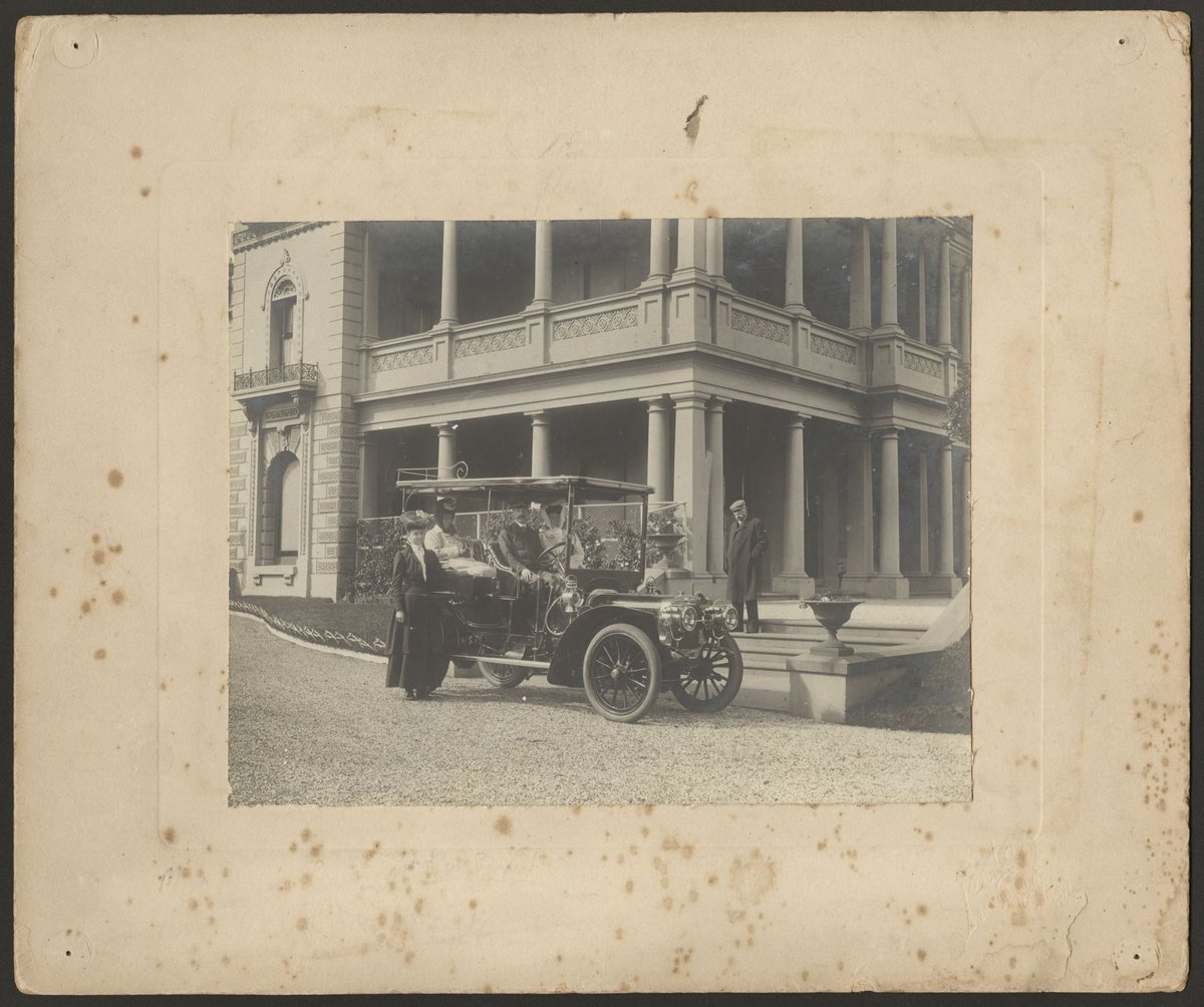 McBryde's car in North Road at Kamesburgh House, Brighton (1887–93)