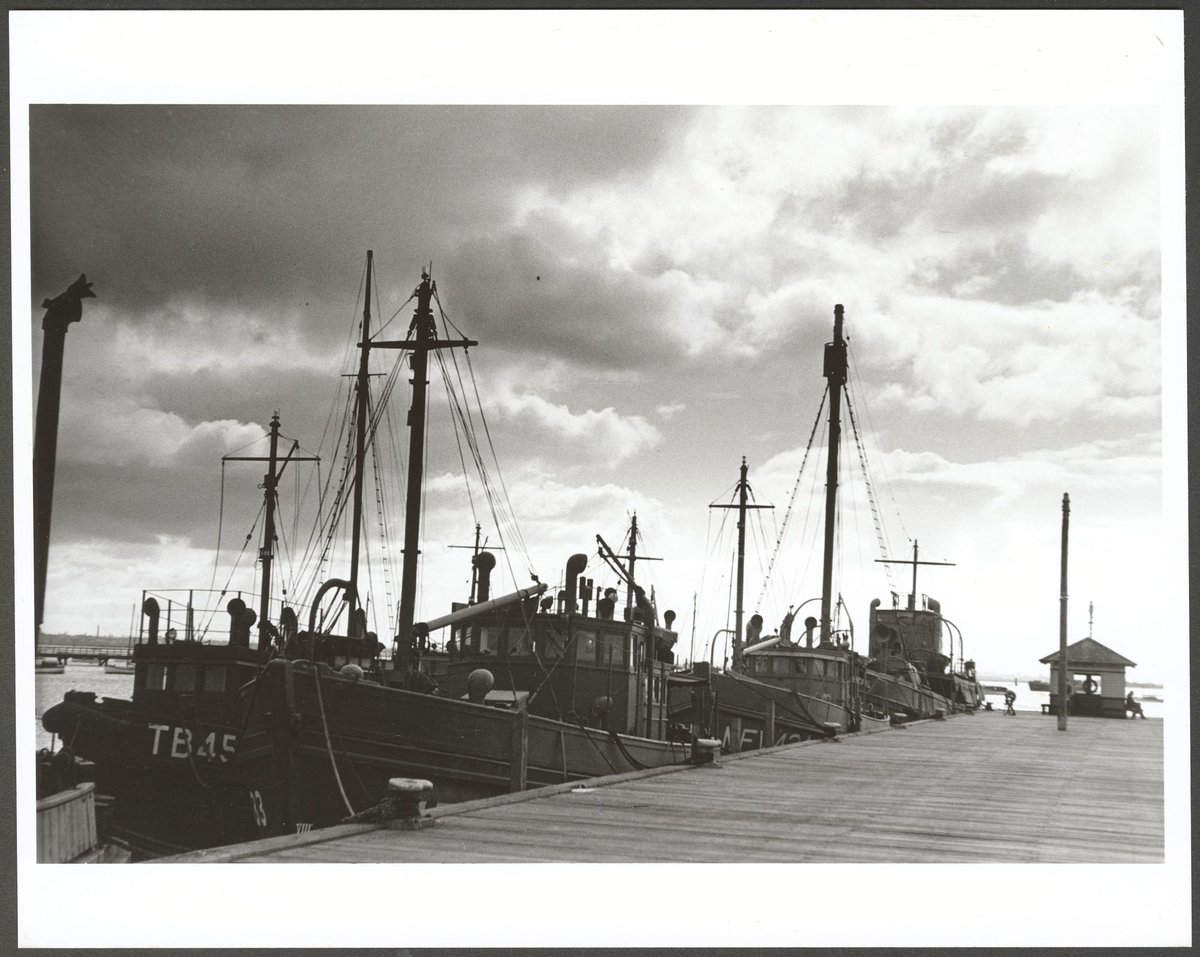 Fishing vessels at Gem Pier, Williamstown, Victoria, Australia (1948–50)