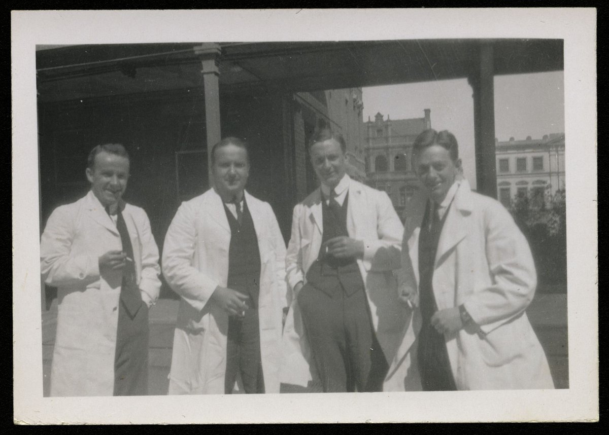 Nursing and medical staff, Melbourne hospital, Melbourne City (1918?)