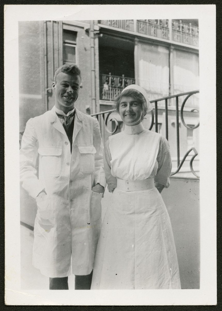 Nursing and medical staff, Melbourne hospital, Melbourne City (1918?)