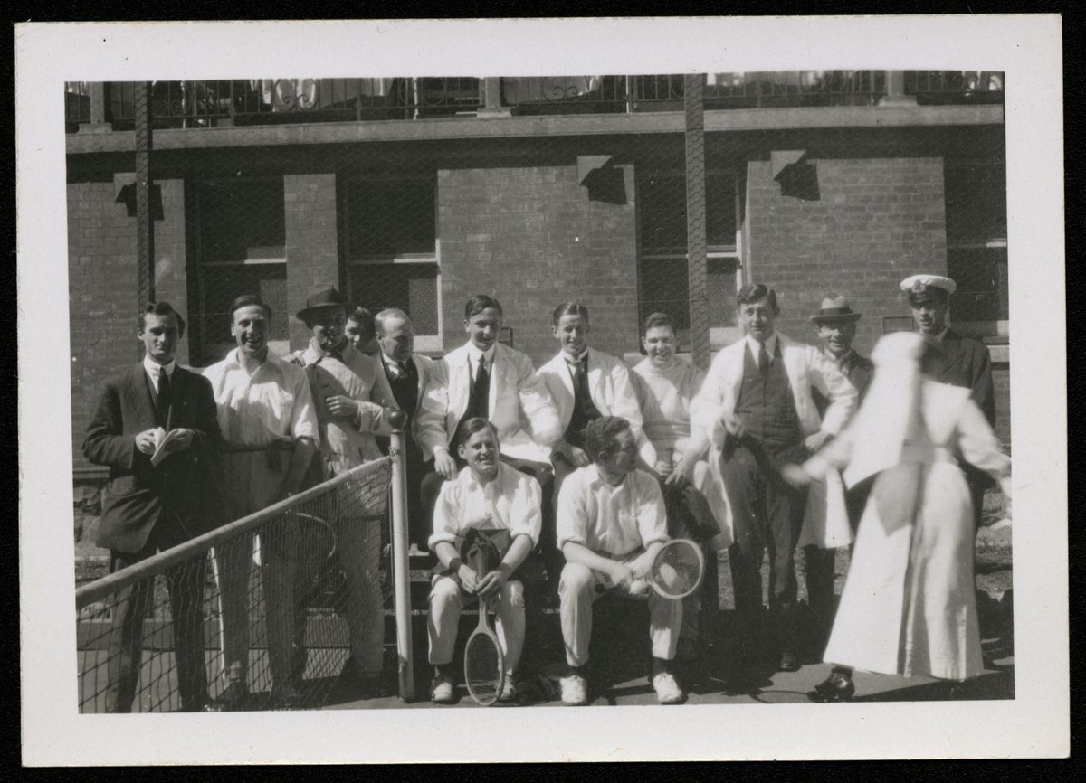 Nursing and medical staff, Melbourne hospital, Melbourne City (1918?)