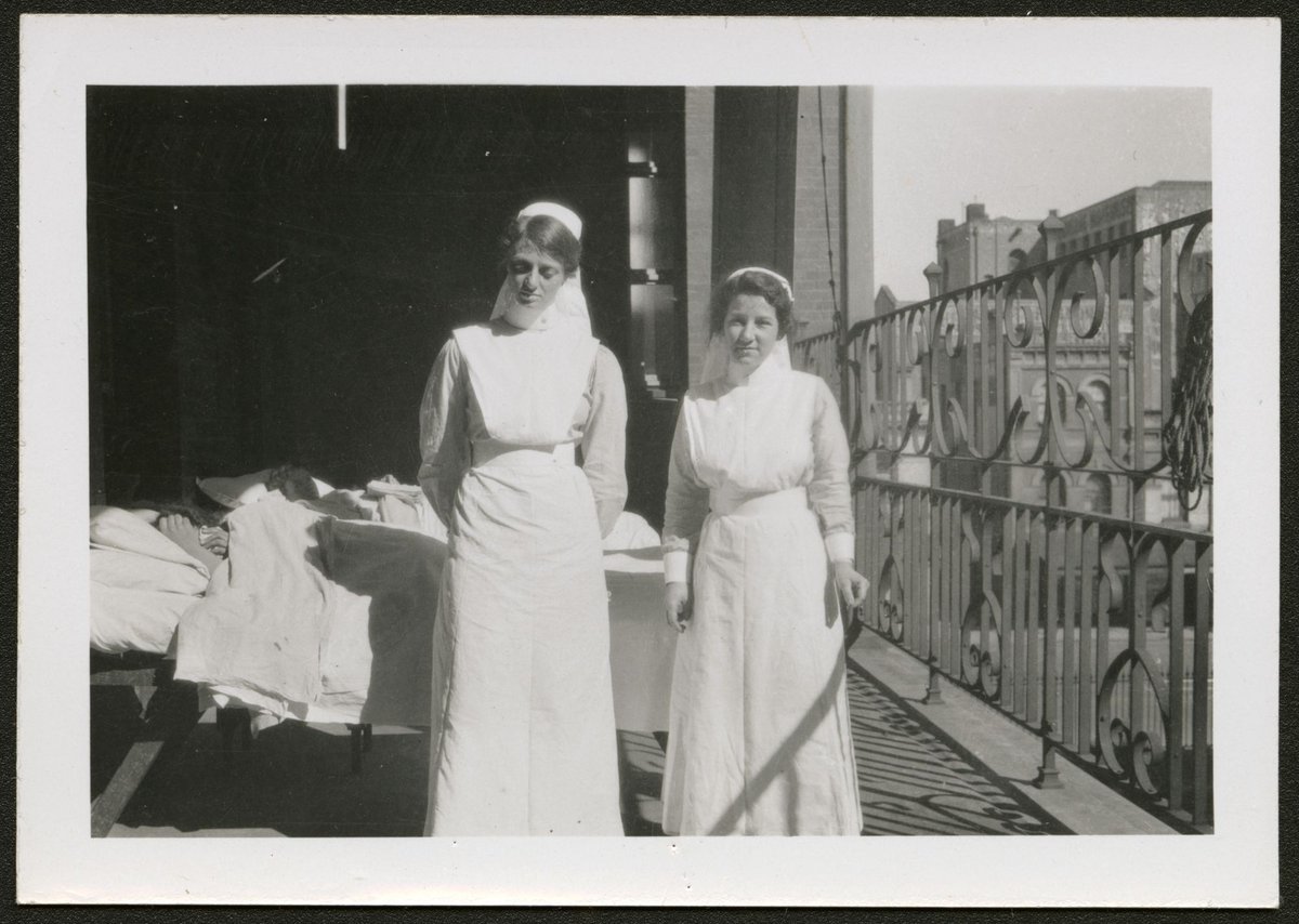 Nursing and medical staff, Melbourne hospital, Melbourne City (1918?)