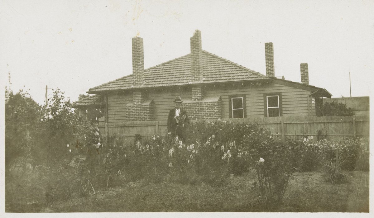 Suburban garden in Blackburn (1928)