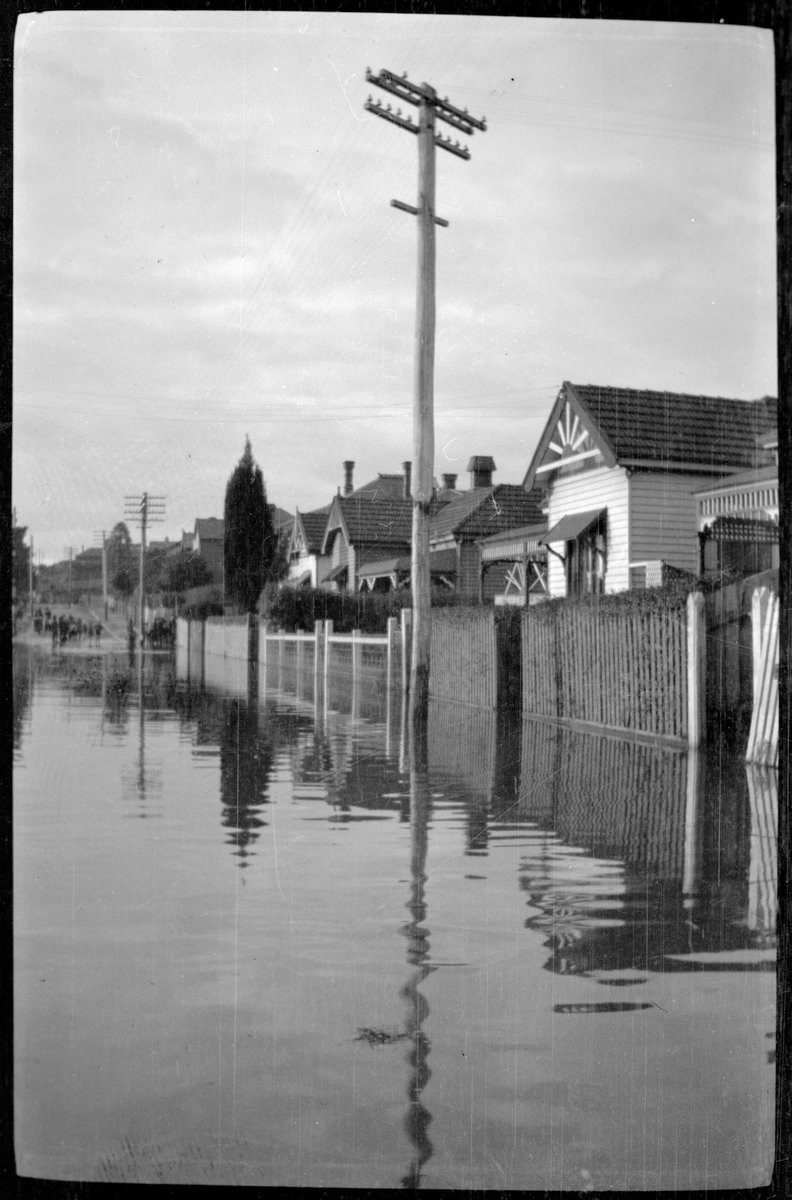 Collection of flexible base negatives showing the Yarra River in flood (1920–30)