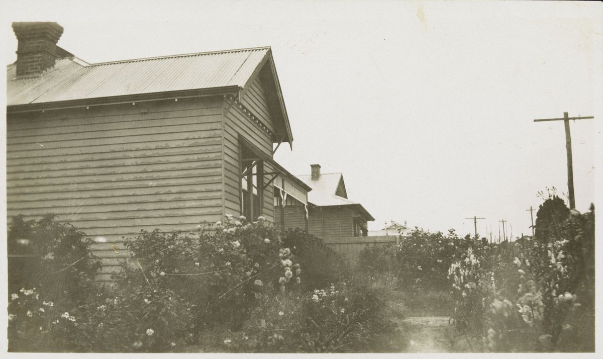 Suburban garden in Blackburn (1928)