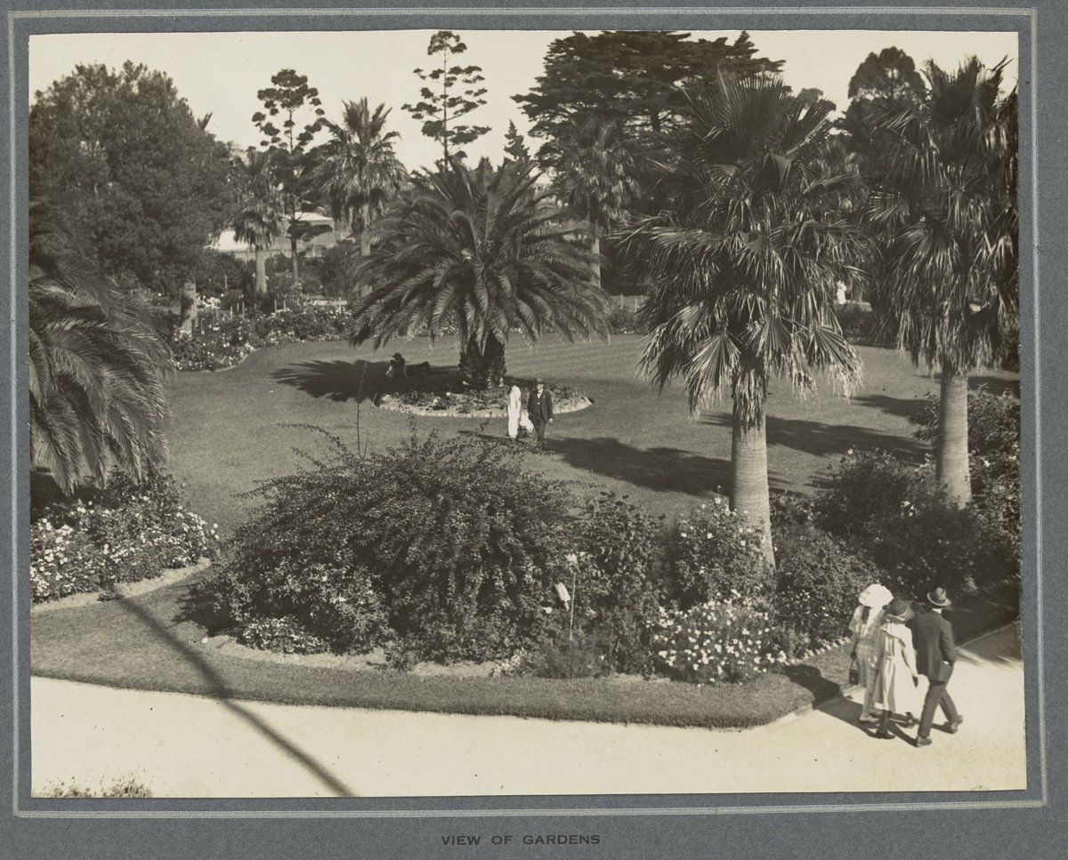 Garden Party by His Worship the Mayor and Mayoress of Williamstown (1922)