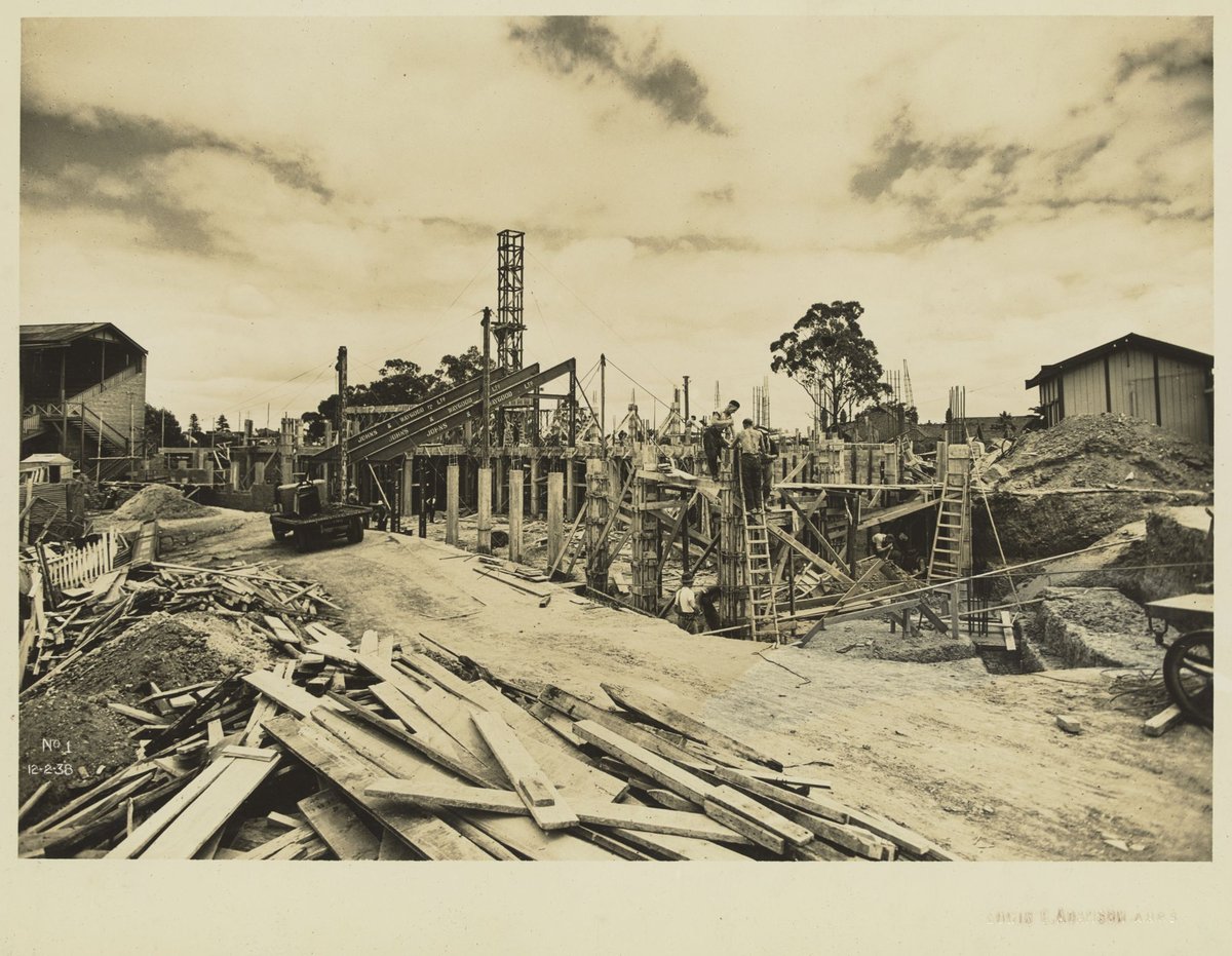 Construction of new stand at Glenferrie Oval, Hawthorn (1938)
