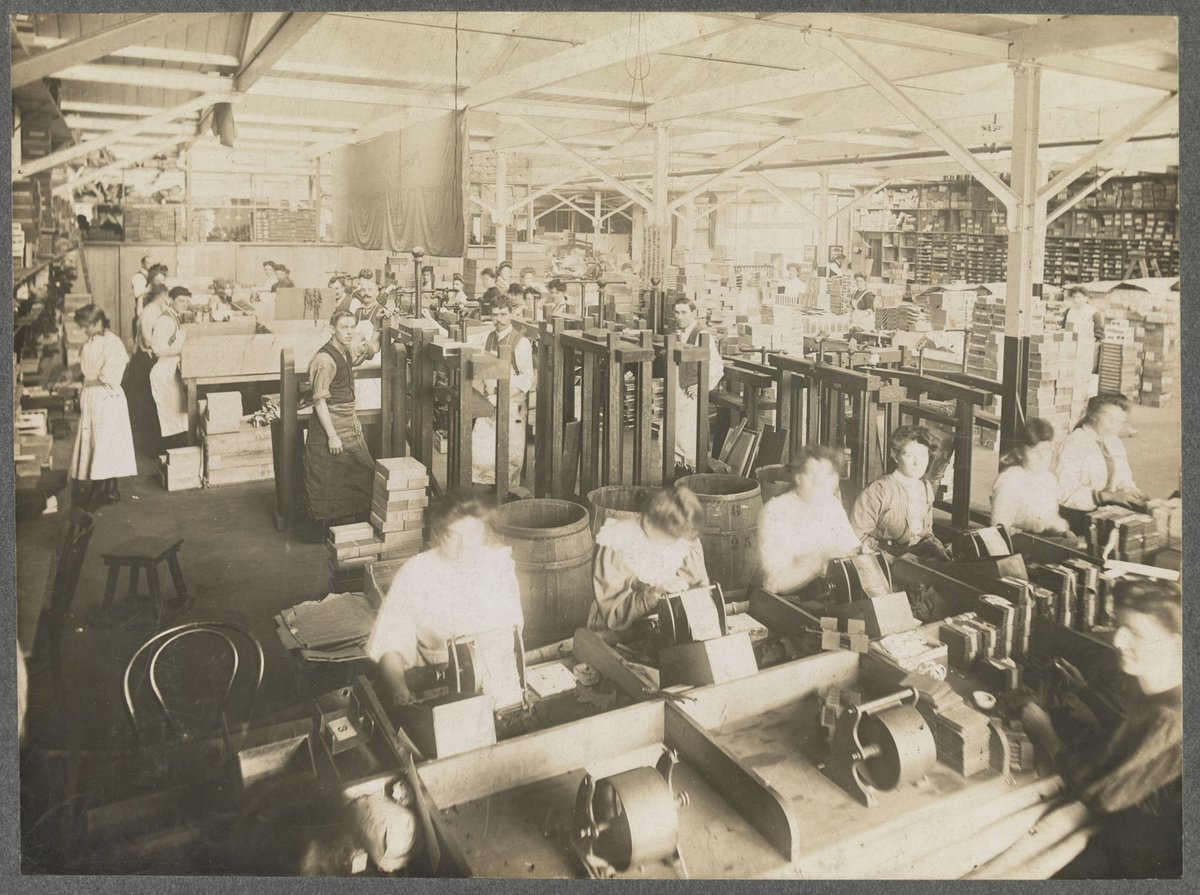 Women's cigar making room - outer wrap, States Tobacco Company, A'Beckett Street, Melbourne, Melbourne City (1900–10)