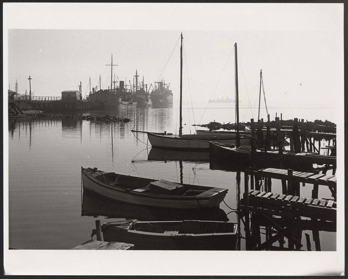 View of boats and ships on Hobsons Bay, Williamstown, Victoria (1940s)