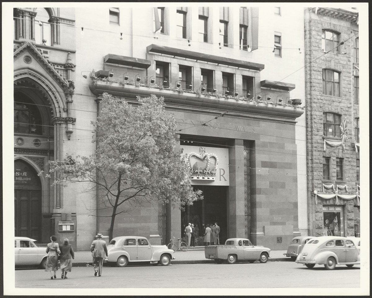 Bank of New South Wales, Collins Street, Melbourne, decorated for the 1954 Royal Tour by Queen Elizabeth and Prince Phillip, Melbourne City