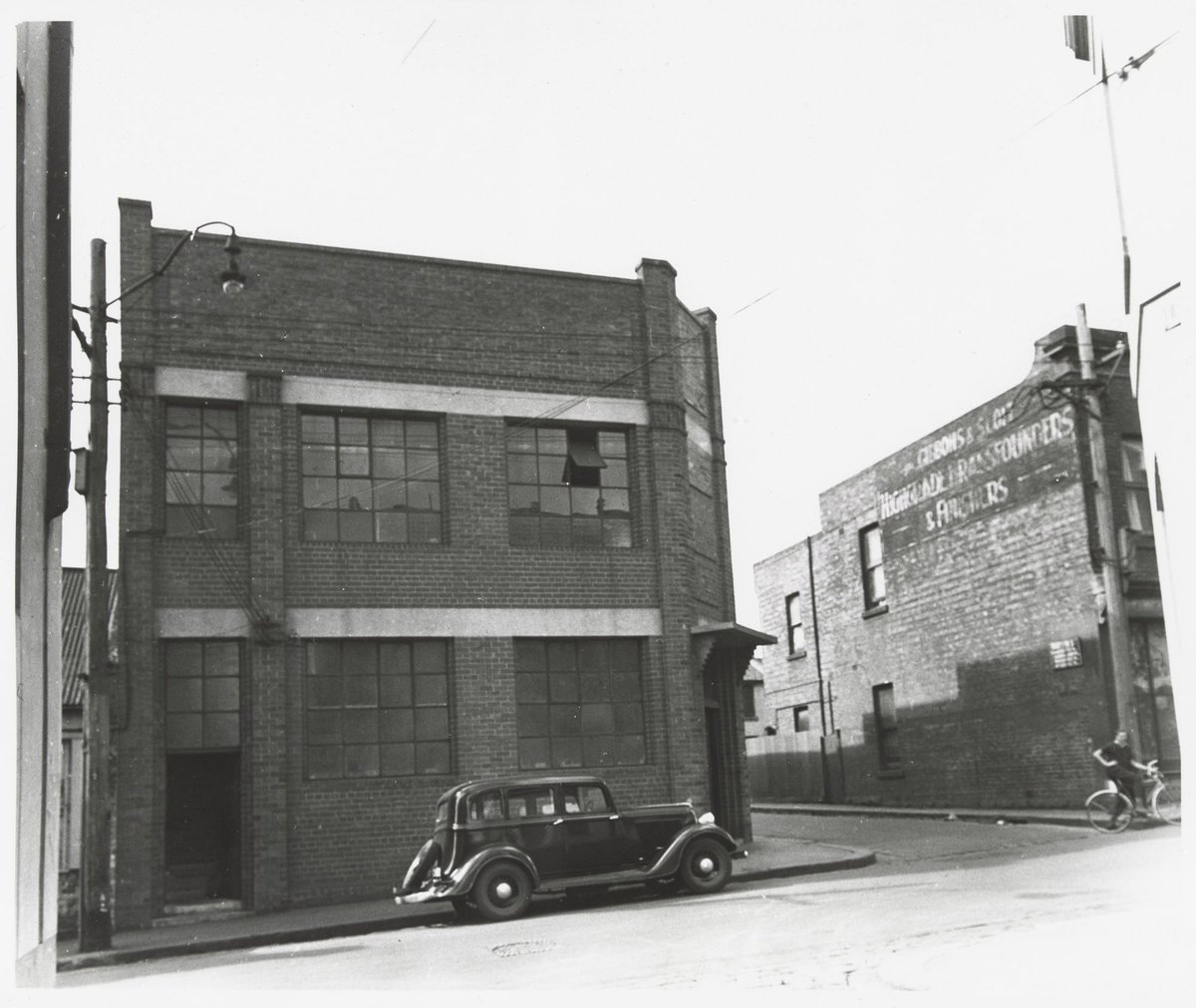 Little Lonsdale Street - north side, looking at Burton Street corner, Melbourne City (1950)
