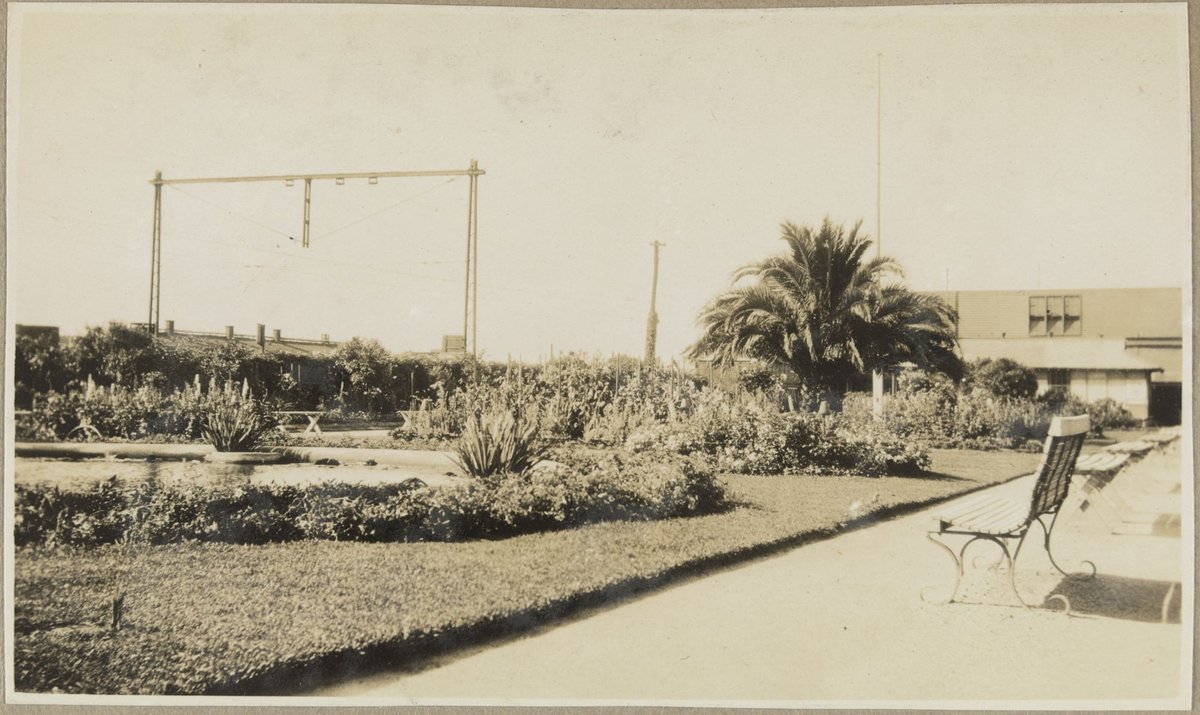 Newport. [Gardens] (c. 1910)