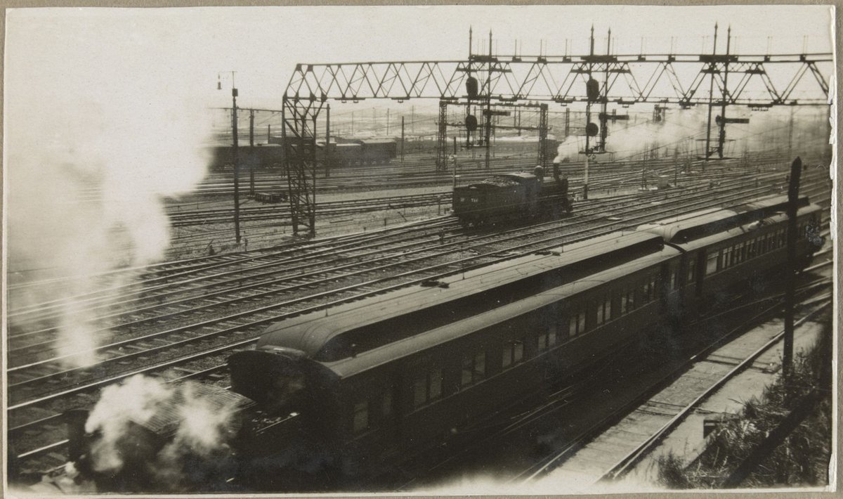 Train on tracks at Spencer Street Station, Melbourne City (1915)