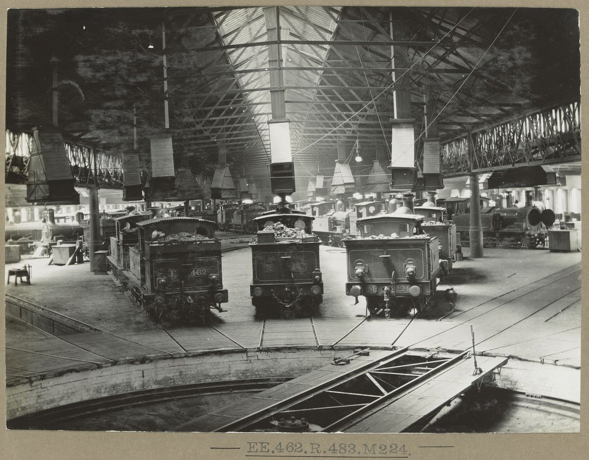 North Melbourne Loco. [Three engines pictured in centre] EE.462. R.483. M224 (1905–28)
