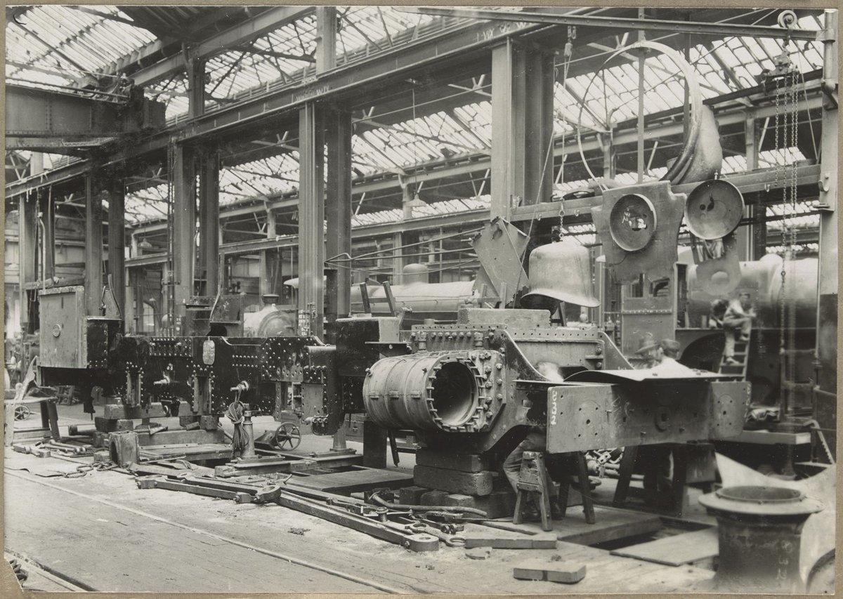 Newport Shops. [Interior.] (1928)