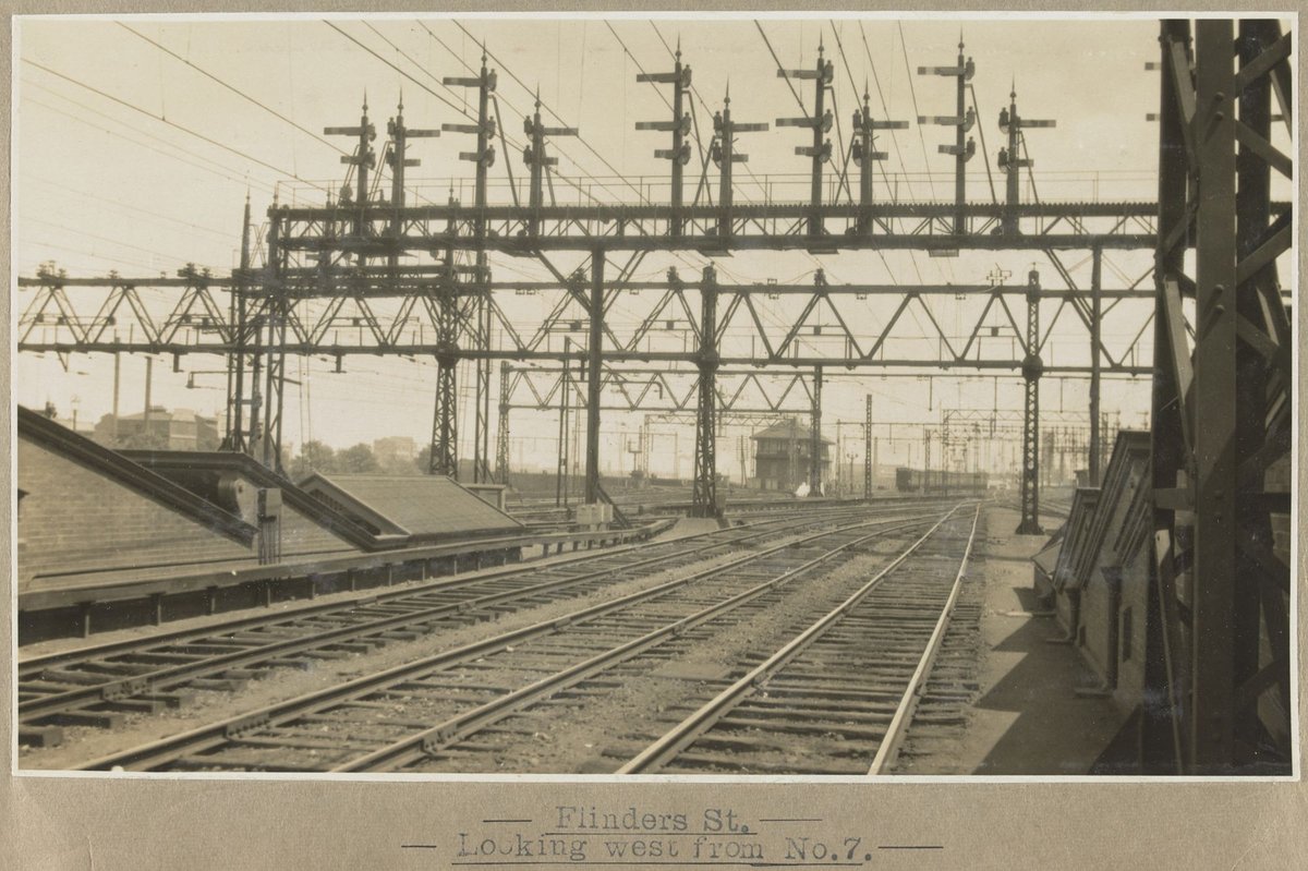 Flinders St.Looking west from No.7, Melbourne City (1905–28)
