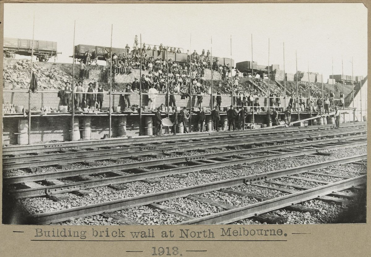 Building brick wall at North Melbourne (1913)