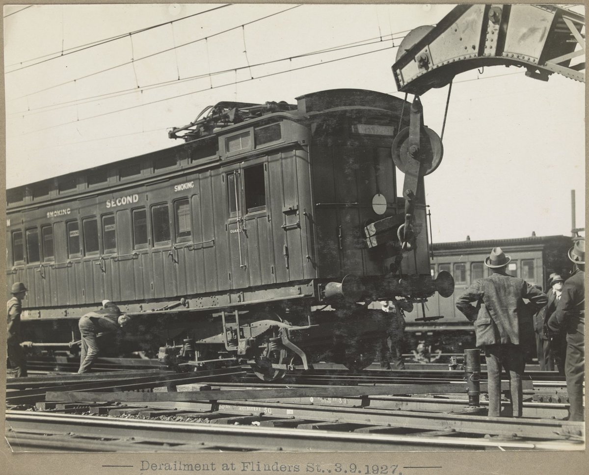 Derailment at Flinders St, Melbourne City (1927)