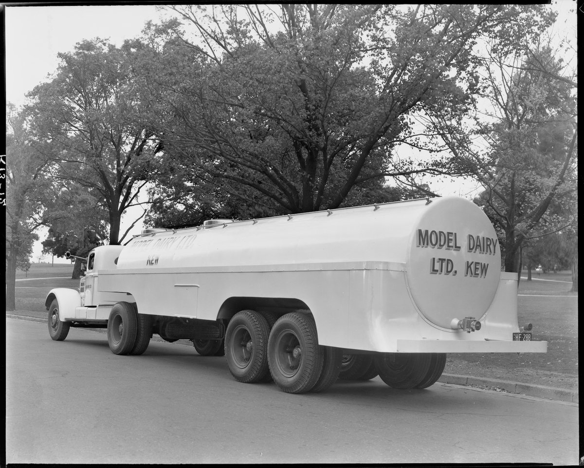 Model Dairy Ltd., Kew, milk tanker (1946)