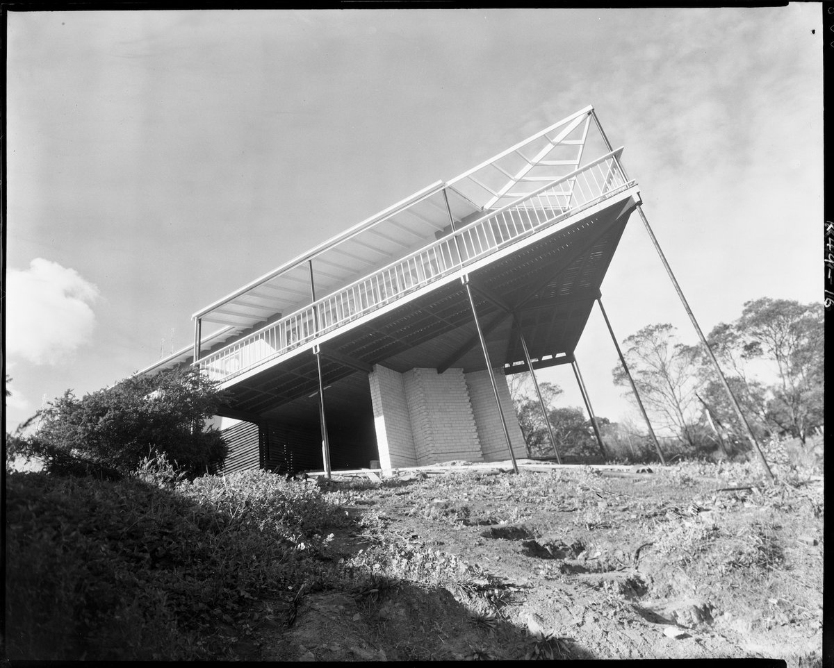 Triangular House, Studley St., Kew, overlooking Yarra River (1952)