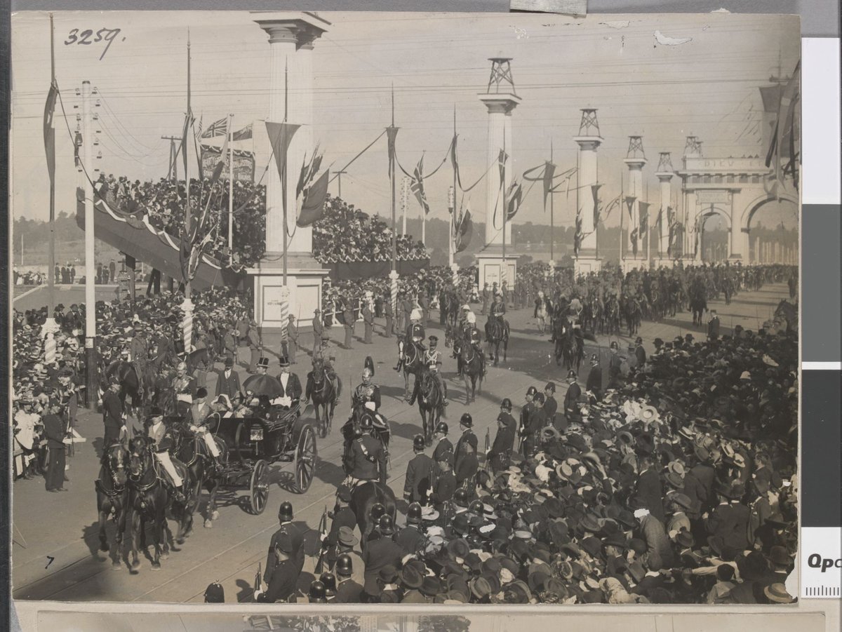 Royal carriage down St. Kilda Road, Melbourne City (1901)