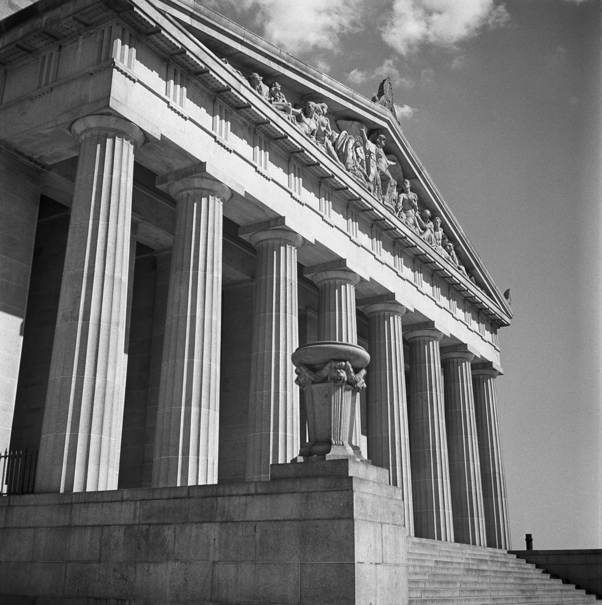 Collection of negatives showing Melbourne streets and surrounds, Melbourne City (1940–50)