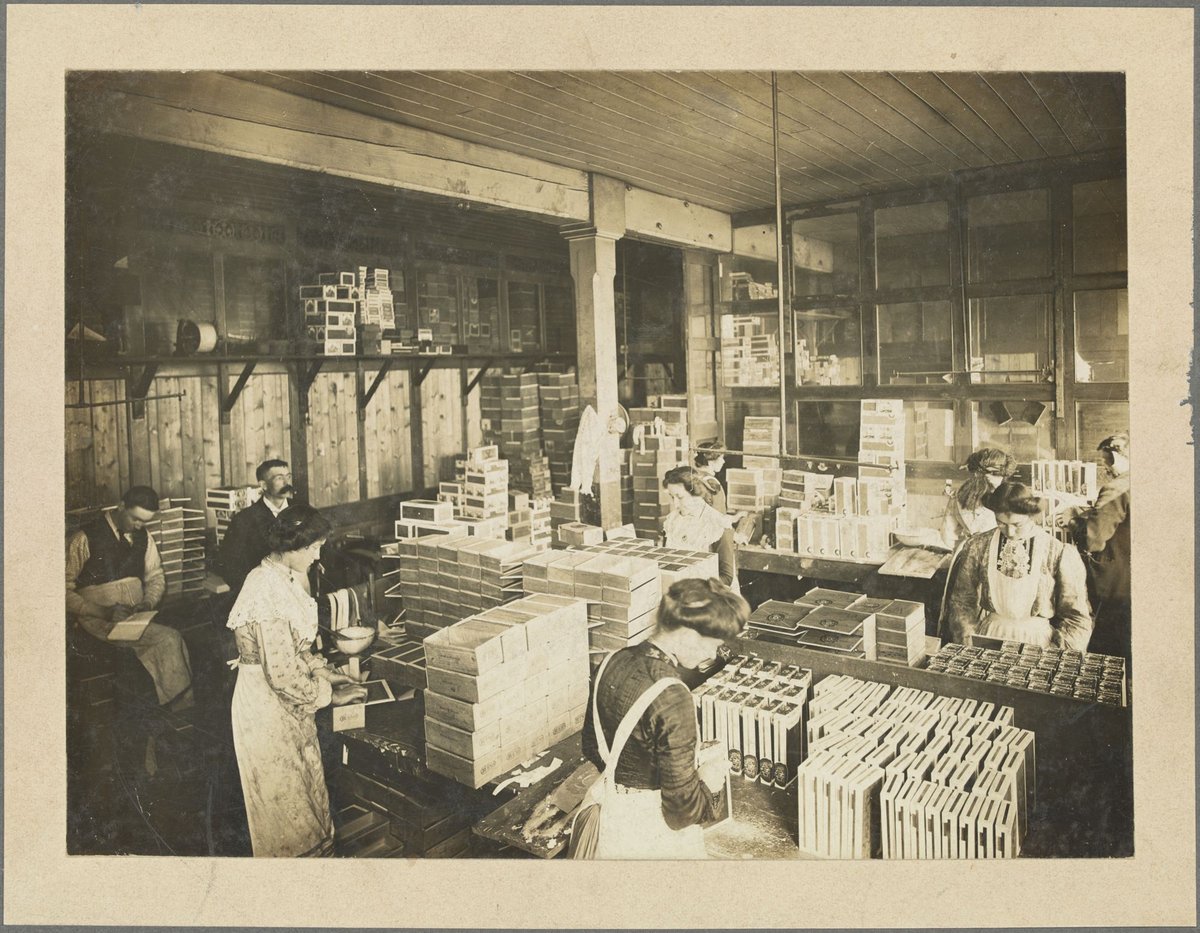 Packing Room, States Tobacco Company, A'Beckett Street, Melbourne ; Cigar Packing Room, A'Beckett Street, Melbourne, Melbourne City (1910)