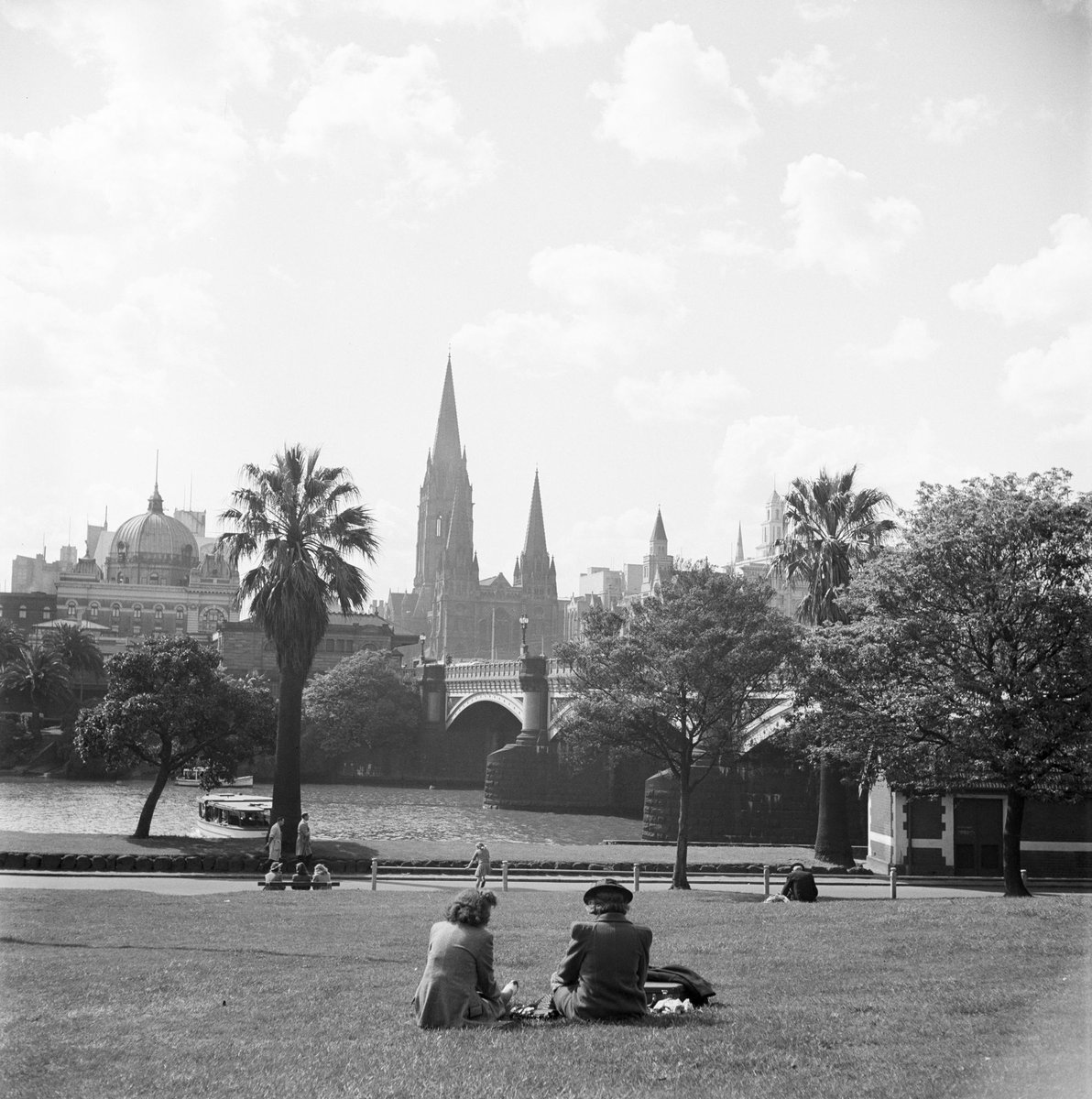 Collection of negatives showing Melbourne streets and surrounds, Melbourne City (1940–50)