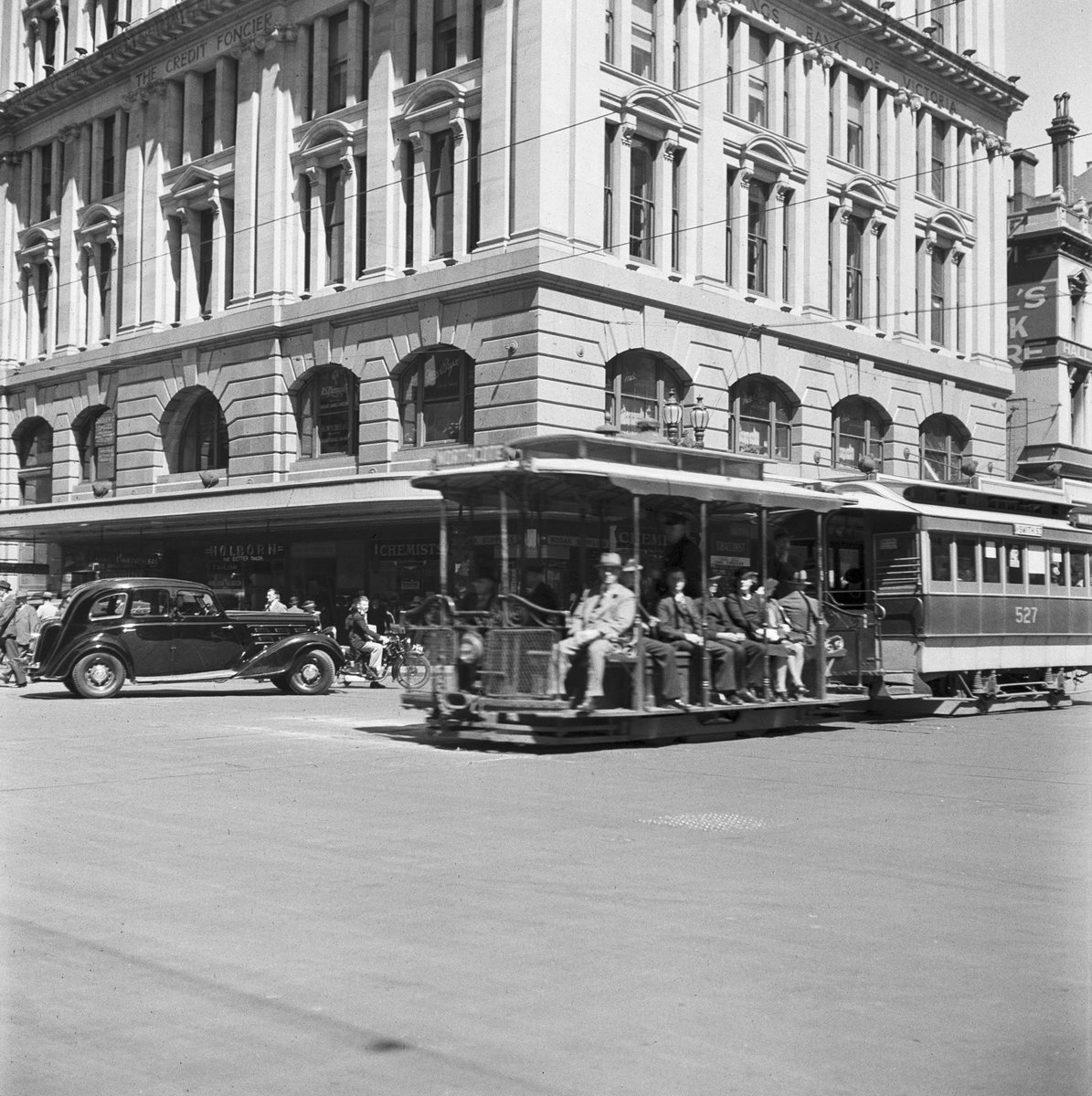 Collection of negatives showing Melbourne streets and surrounds, Melbourne City (1940–50)