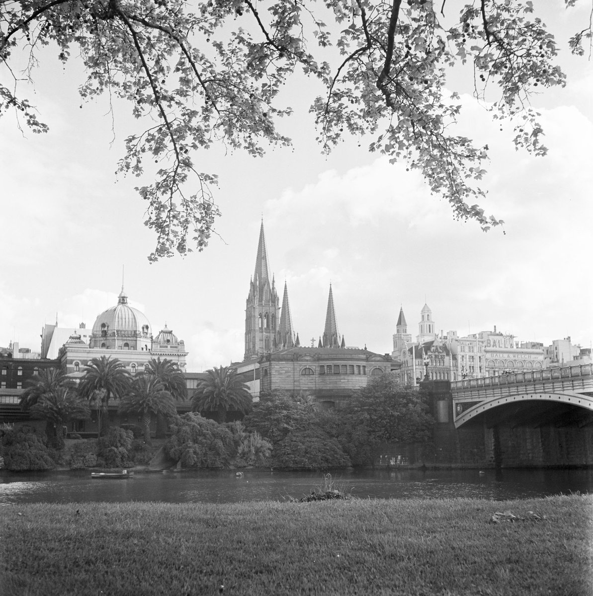 Collection of negatives showing Melbourne streets and surrounds, Melbourne City (1940–50)