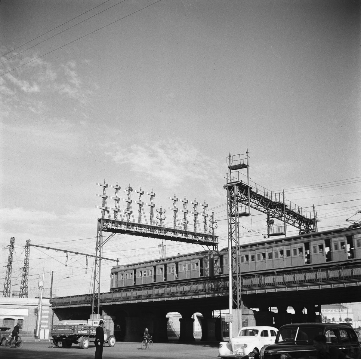 Collection of negatives showing Melbourne streets and surrounds, Melbourne City (1940–50)