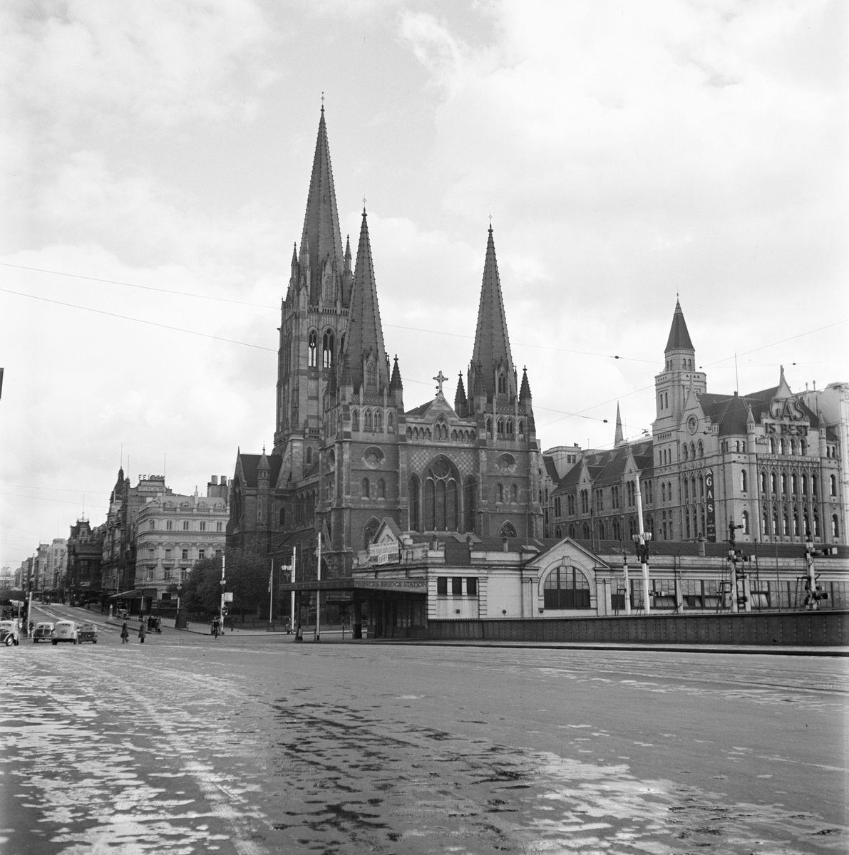 Collection of negatives showing Melbourne streets and surrounds, Melbourne City (1940–50)