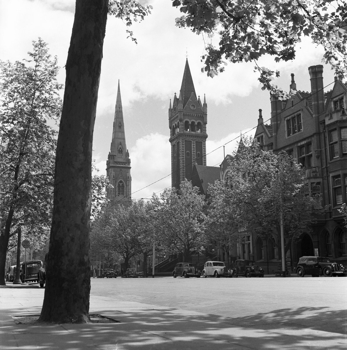 Collection of negatives showing Melbourne streets and surrounds, Melbourne City (1940–50)