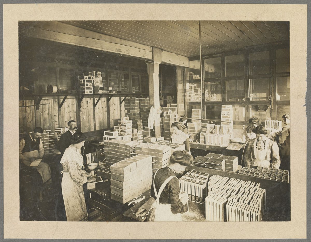 Packing Room, States Tobacco Company, A'Beckett Street, Melbourne ; Cigar Packing Room, A'Beckett Street, Melbourne, Melbourne City (1910)