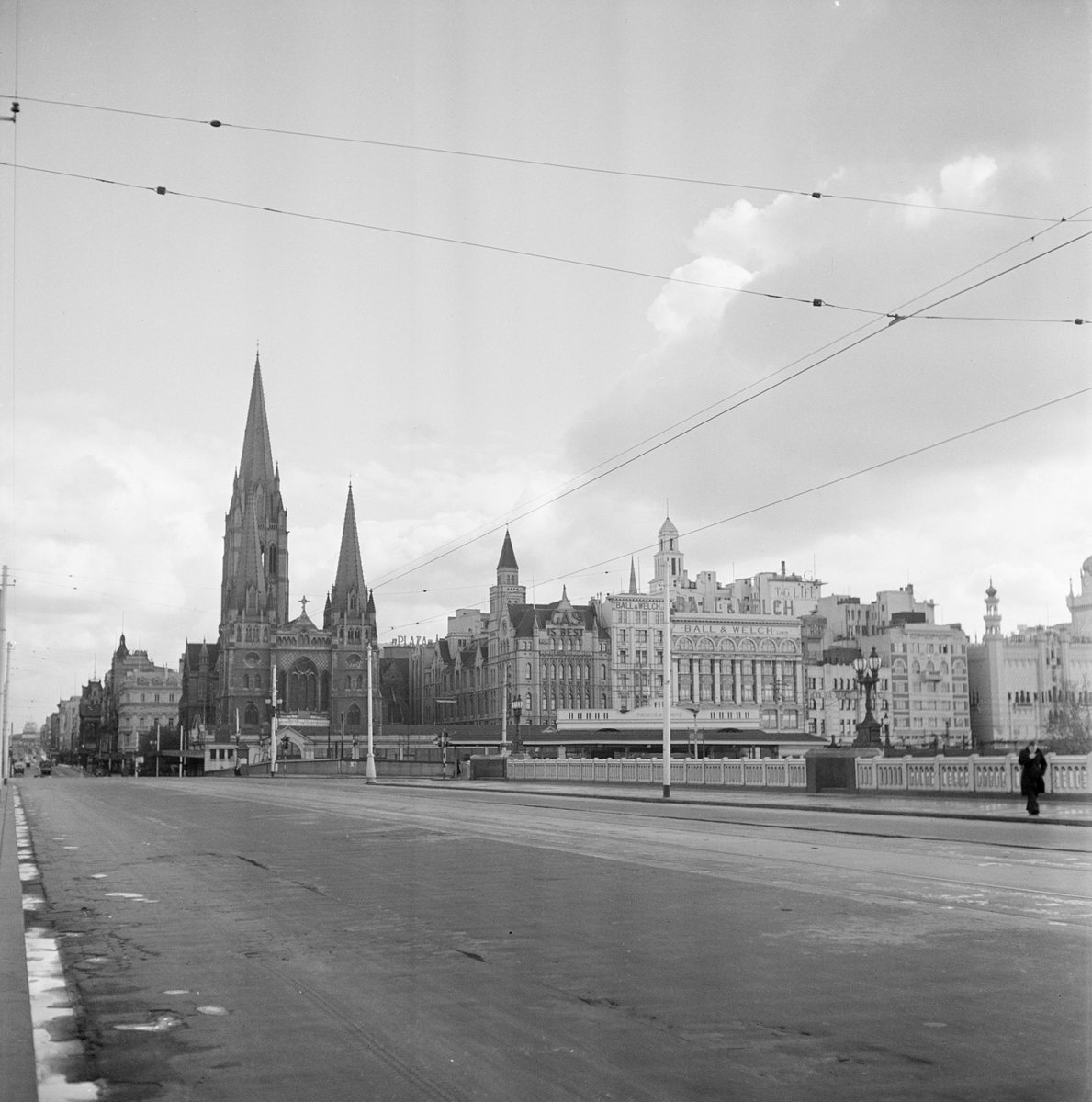 Collection of negatives showing Melbourne streets and surrounds, Melbourne City (1940–50)